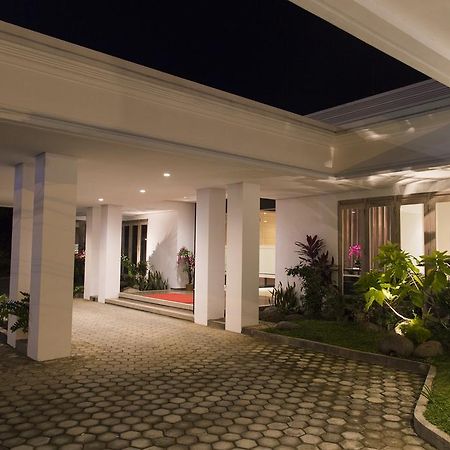 Gm253 Hotel Jember Exterior photo