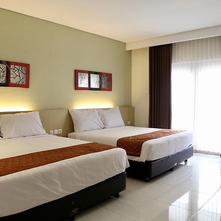 Gm253 Hotel Jember Exterior photo
