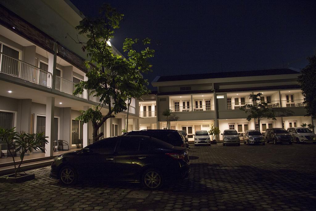 Gm253 Hotel Jember Exterior photo