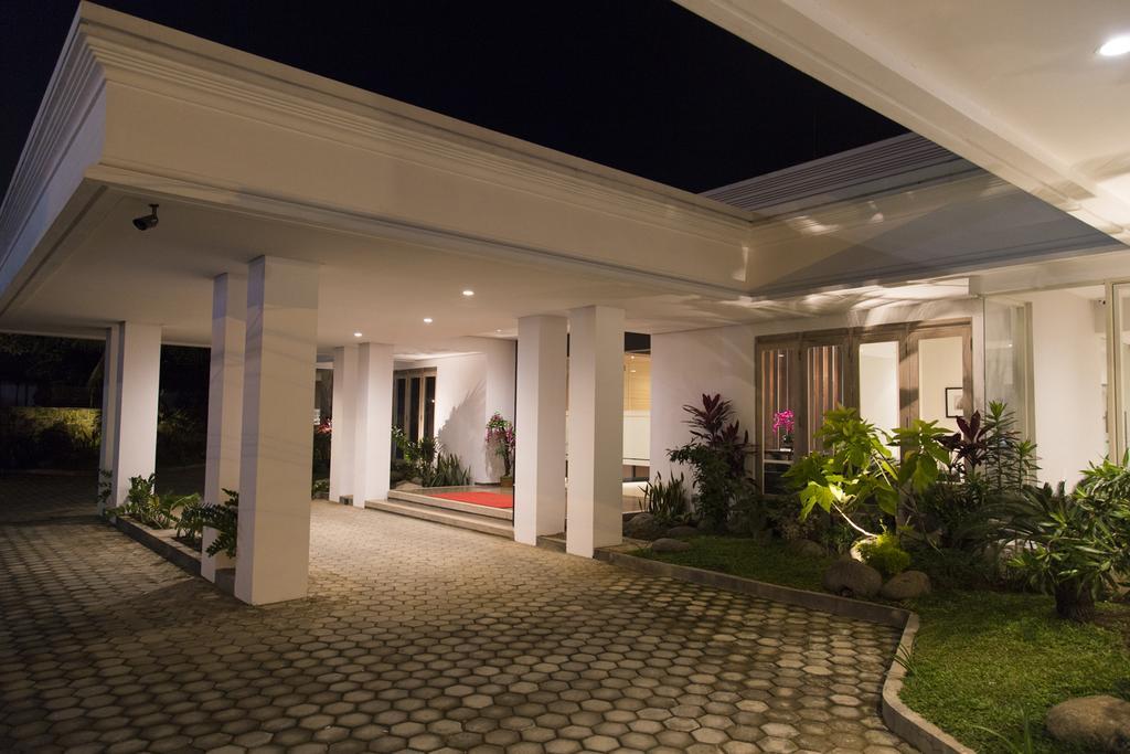 Gm253 Hotel Jember Exterior photo