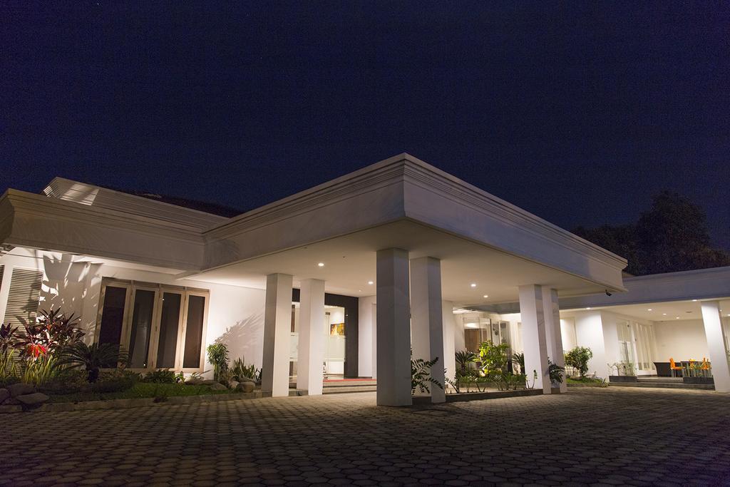 Gm253 Hotel Jember Exterior photo
