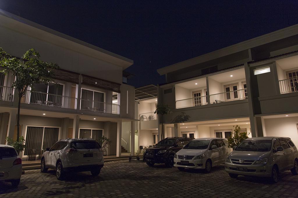 Gm253 Hotel Jember Exterior photo
