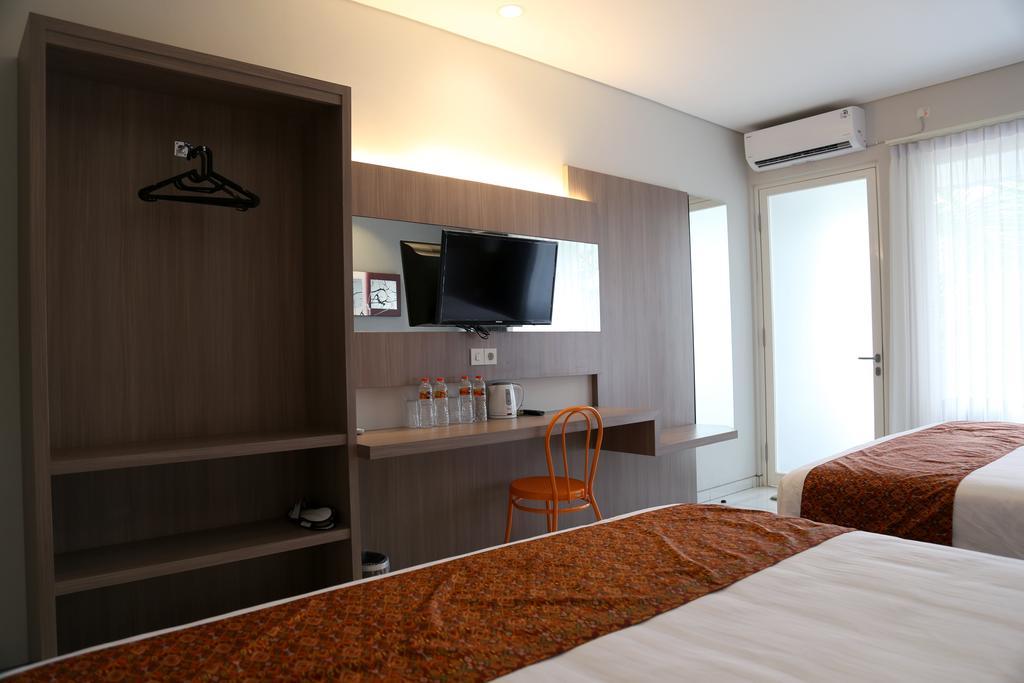 Gm253 Hotel Jember Exterior photo