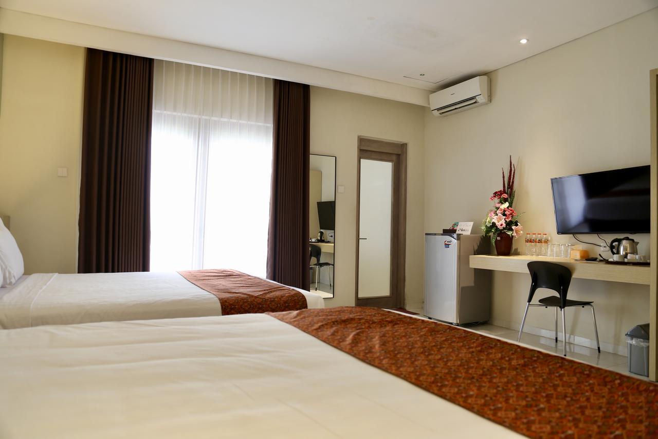 Gm253 Hotel Jember Exterior photo